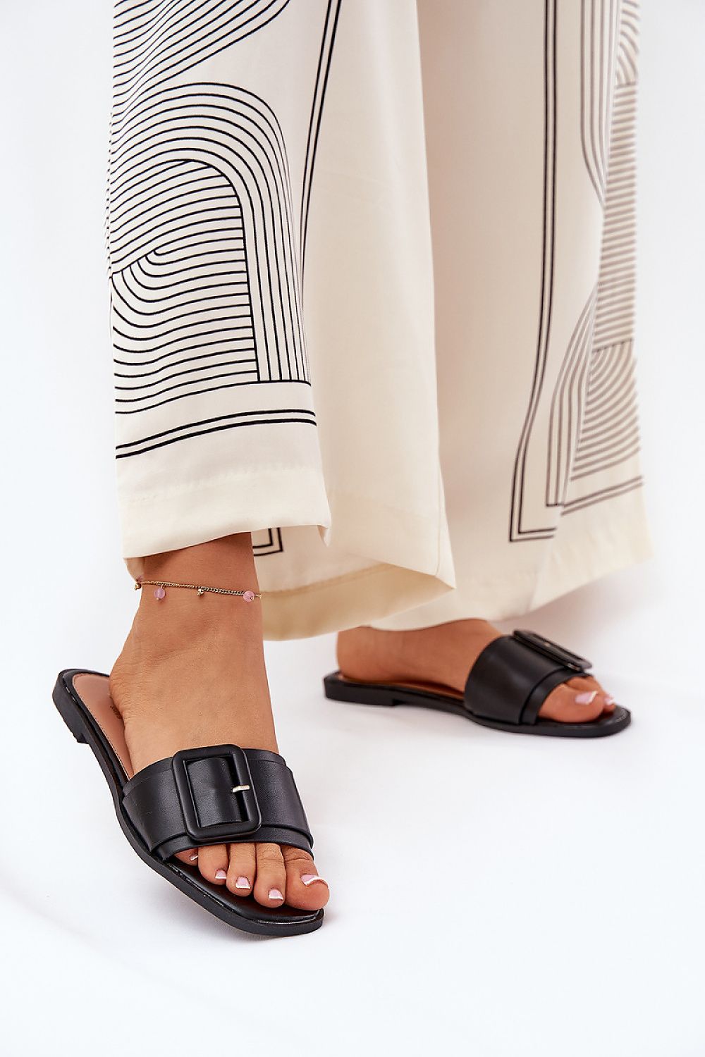 Clacquettes model 211703 Step in style
