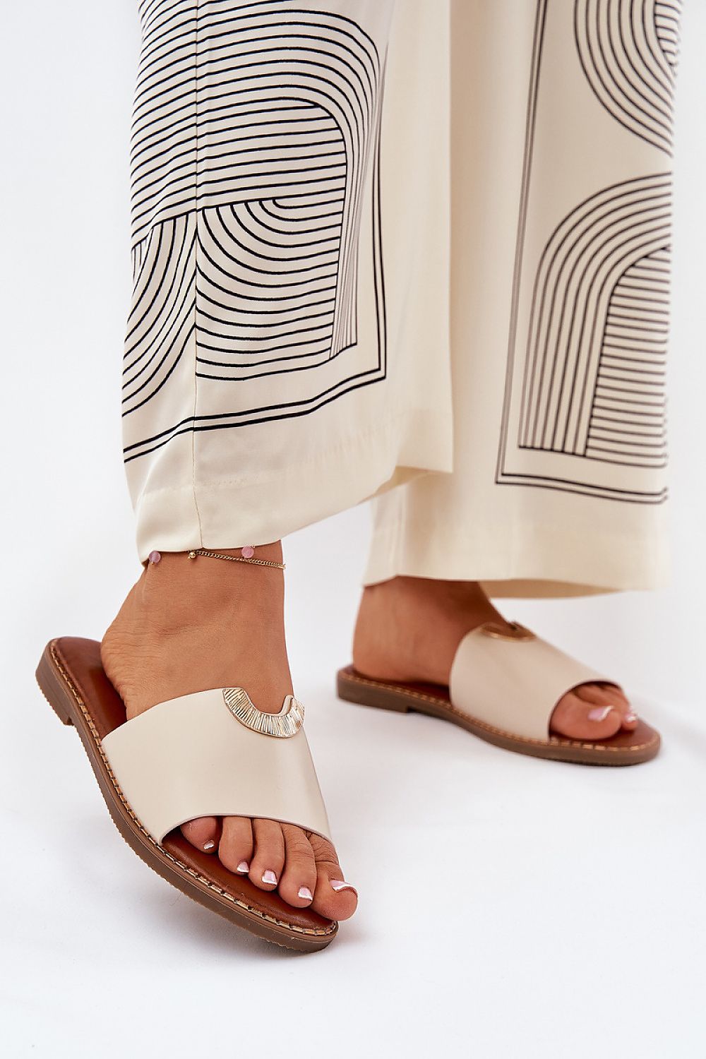 Clacquettes model 211706 Step in style