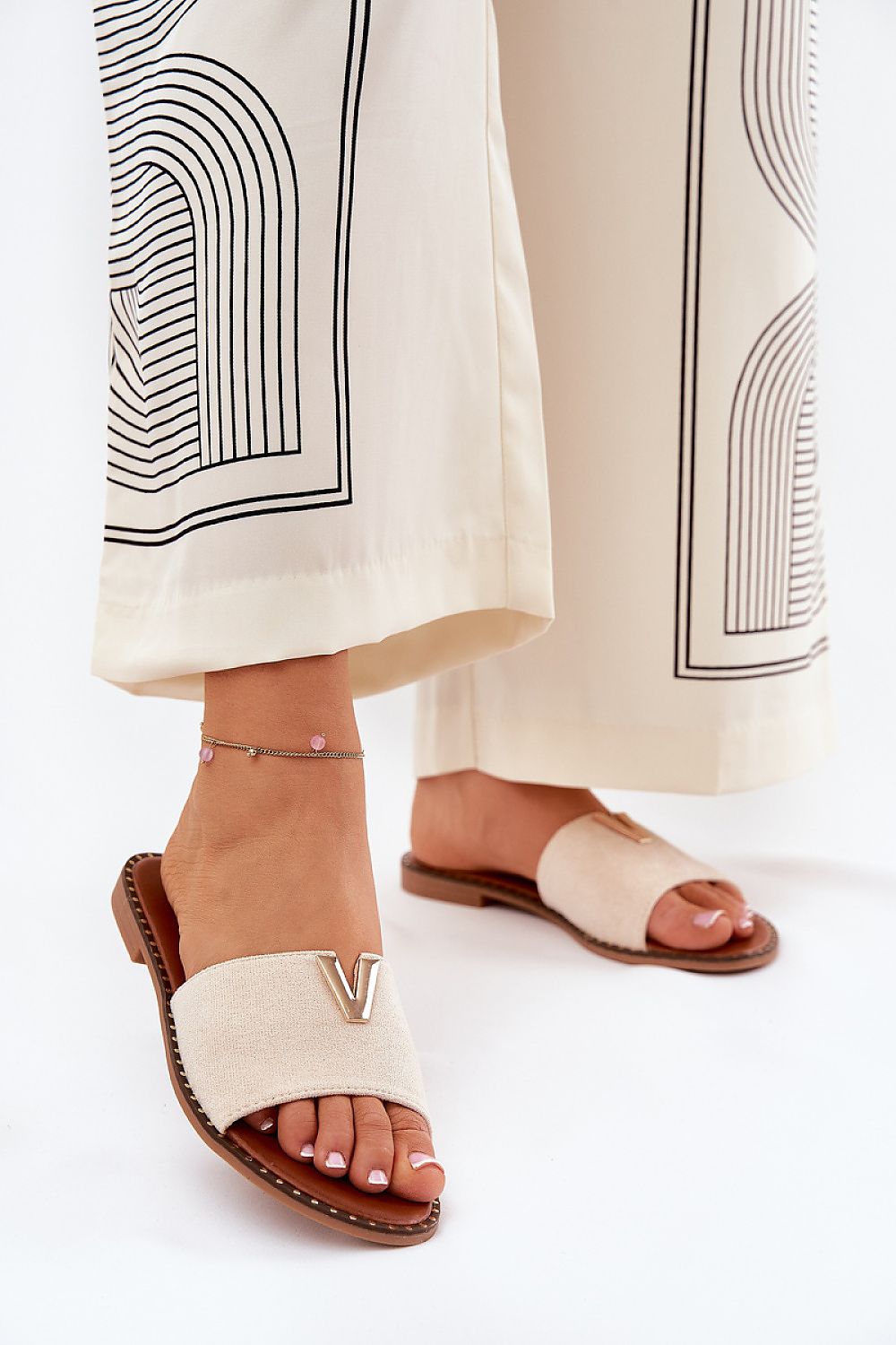 Clacquettes model 211711 Step in style