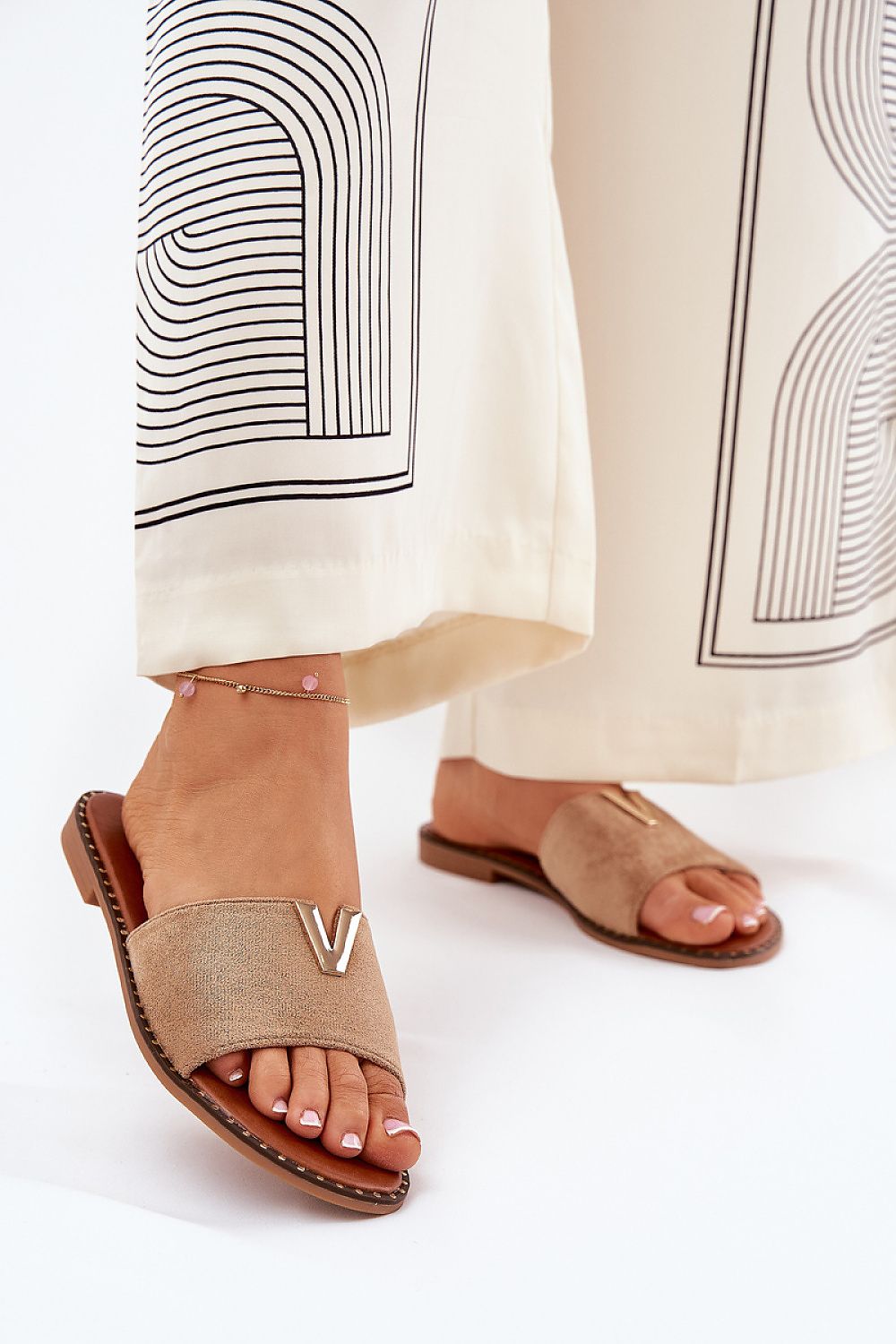 Clacquettes model 211712 Step in style