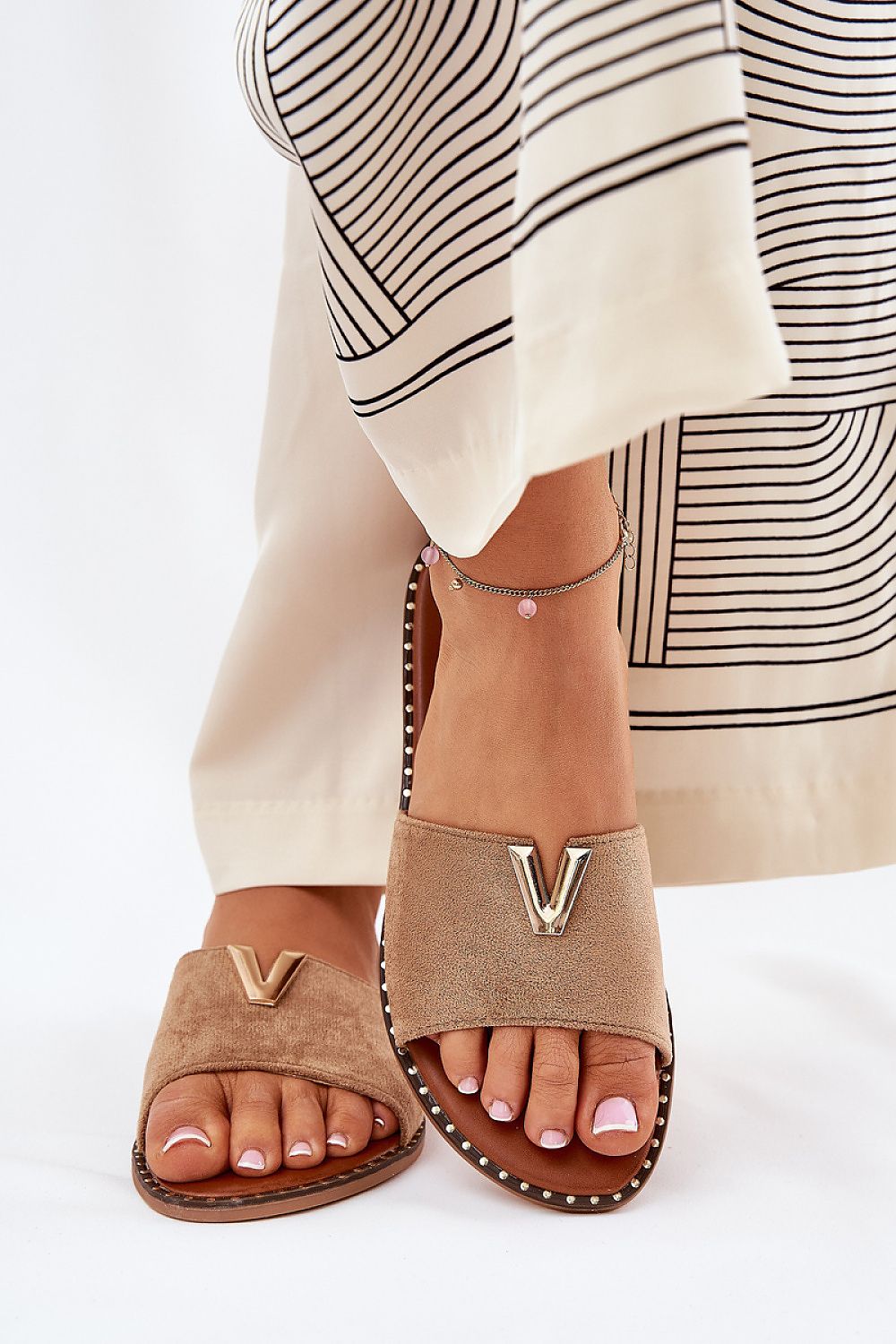 Clacquettes model 211712 Step in style