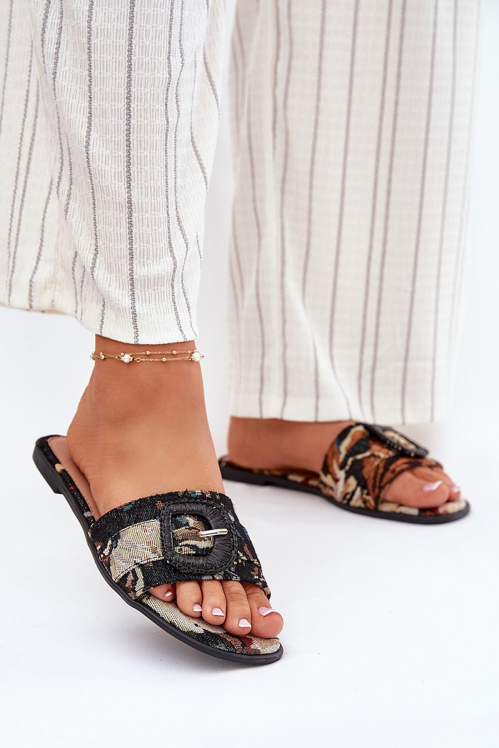 Clacquettes model 213964 Step in style