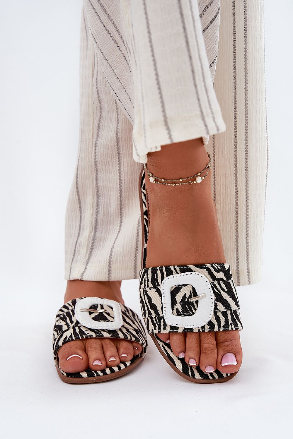 Clacquettes model 213965 Step in style