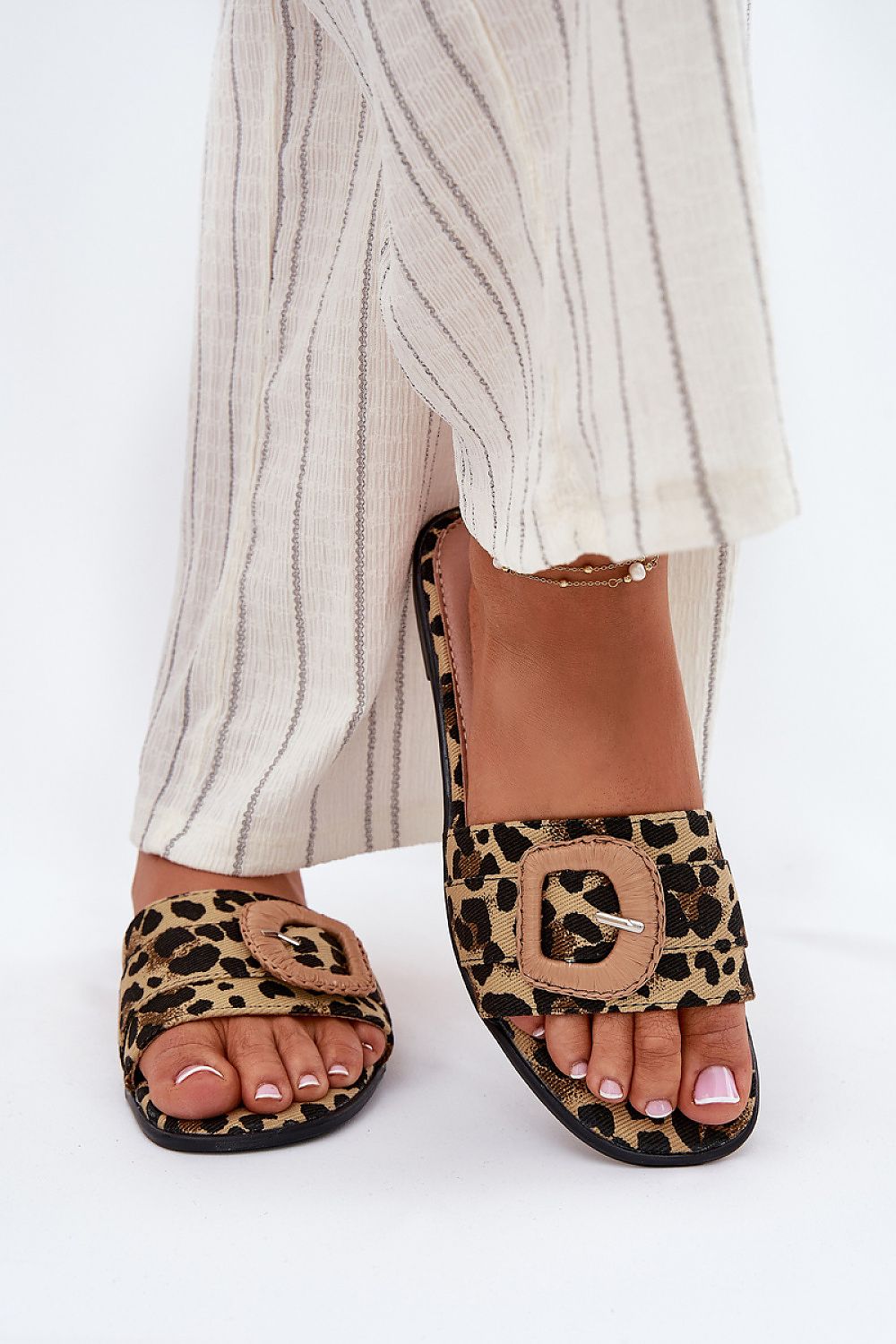 Clacquettes model 213966 Step in style