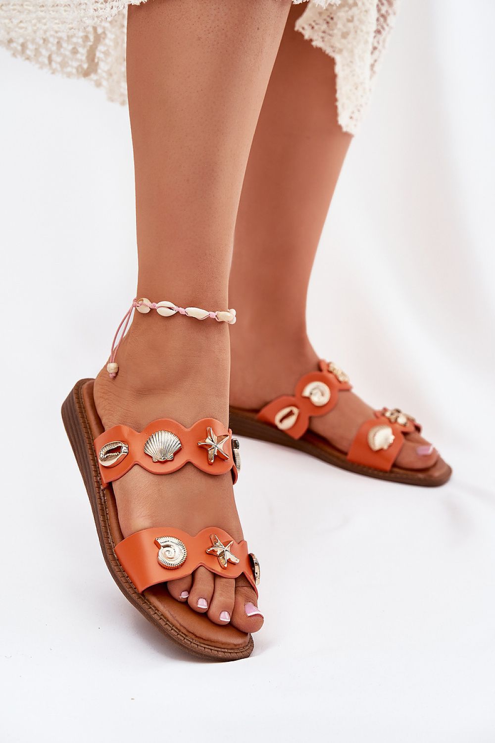 Clacquettes model 214139 Step in style