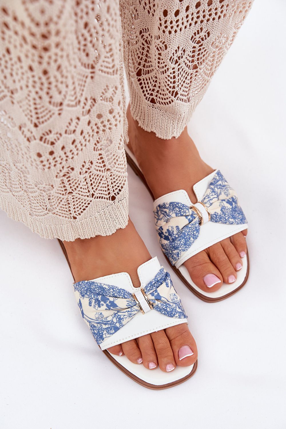 Clacquettes model 214717 Step in style