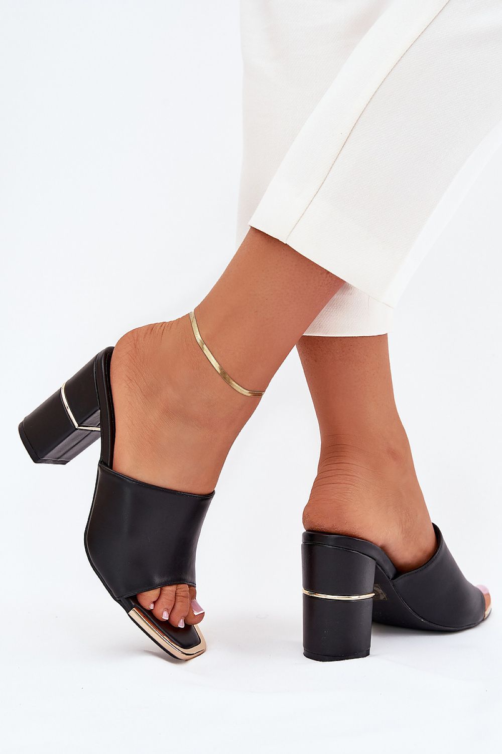 Clacquettes model 215417 Step in style