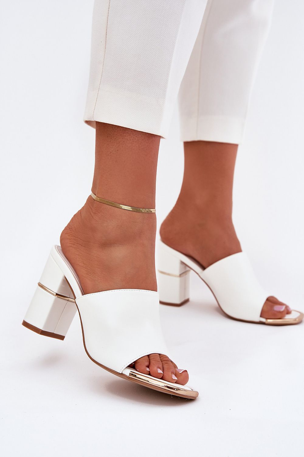 Clacquettes model 215418 Step in style