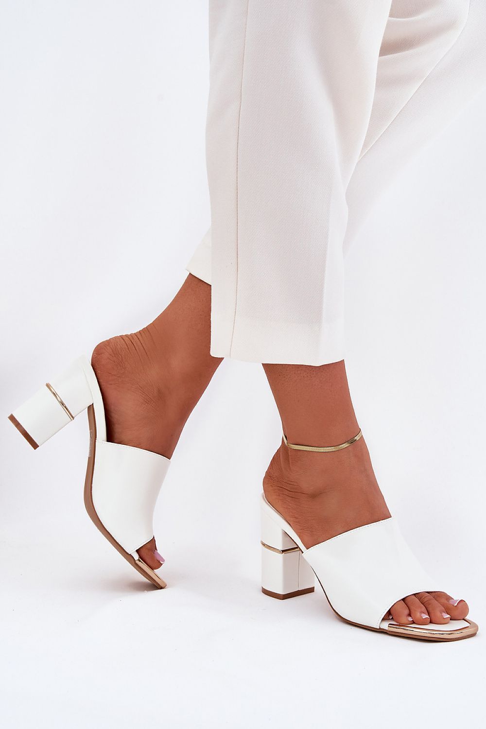 Clacquettes model 215418 Step in style