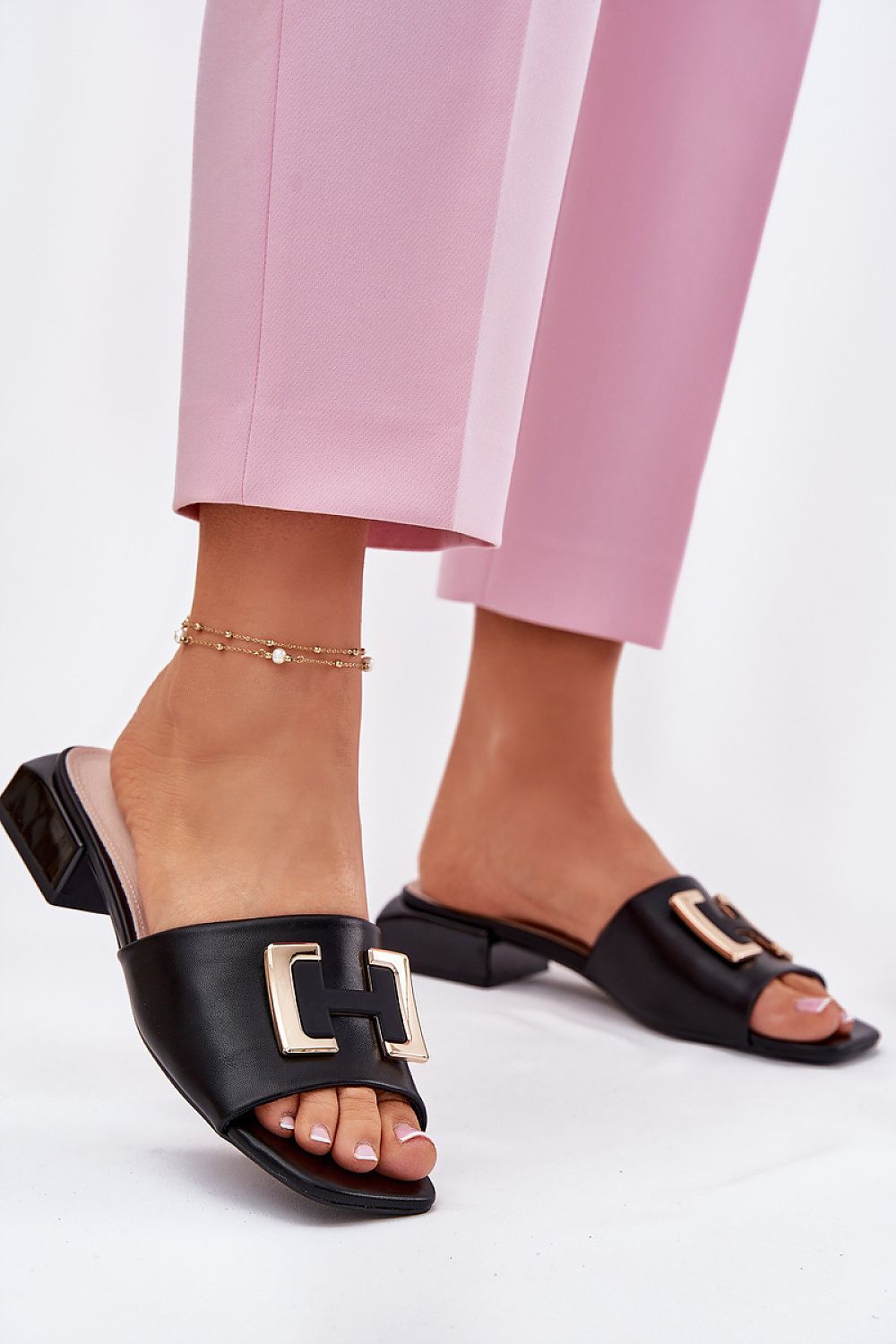 Clacquettes model 215983 Step in style