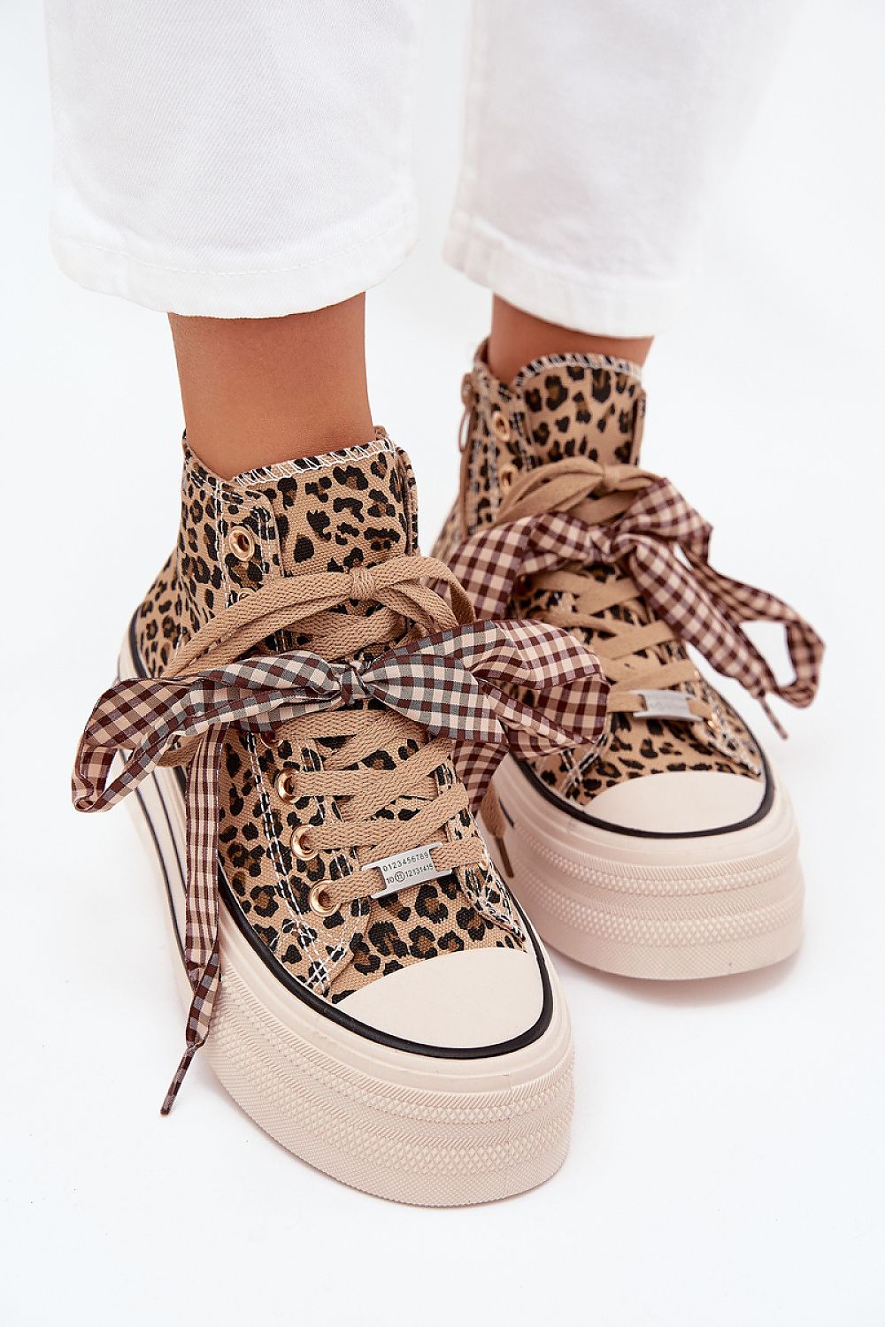 Baskets model 216326 Step in style