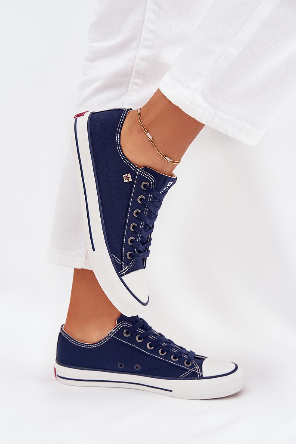 Baskets model 216377 Step in style
